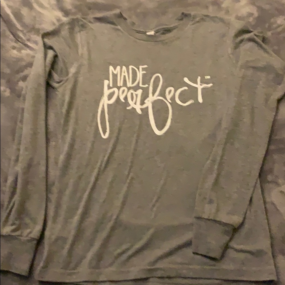 Long sleeve pullover tee shirt